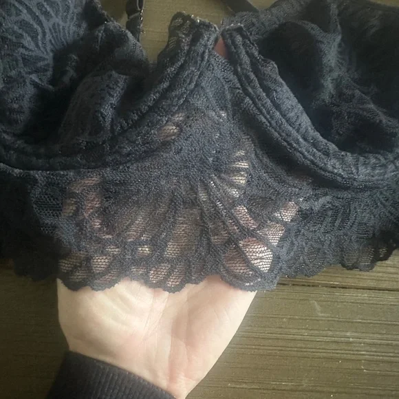 Black Lace Josie Natori Bra with lace trim underside 32D/DD - Picture 2 of 7